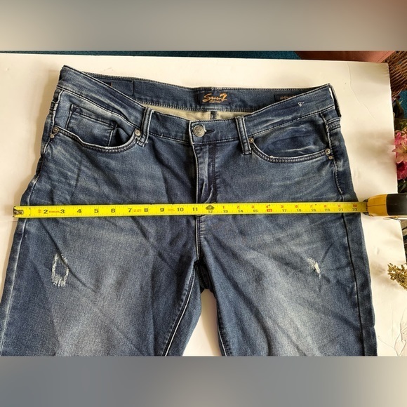 Seven7 Women’s Capri‎ Girlfriend Sz 12 Medium Wash distressed - Picture 6 of 11